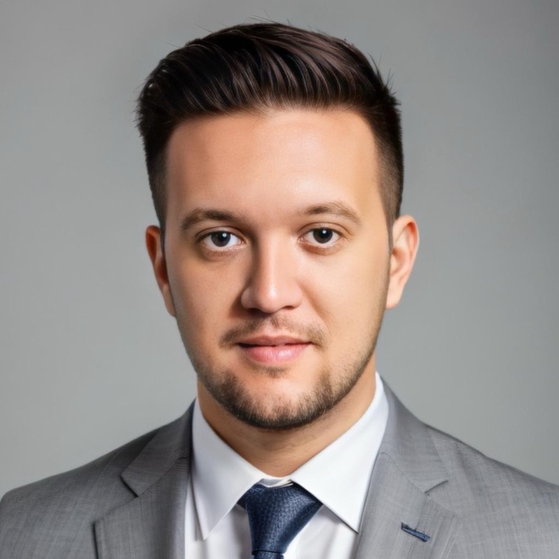 Portrait photo of Efe Gerek, freelance web and iOS developer